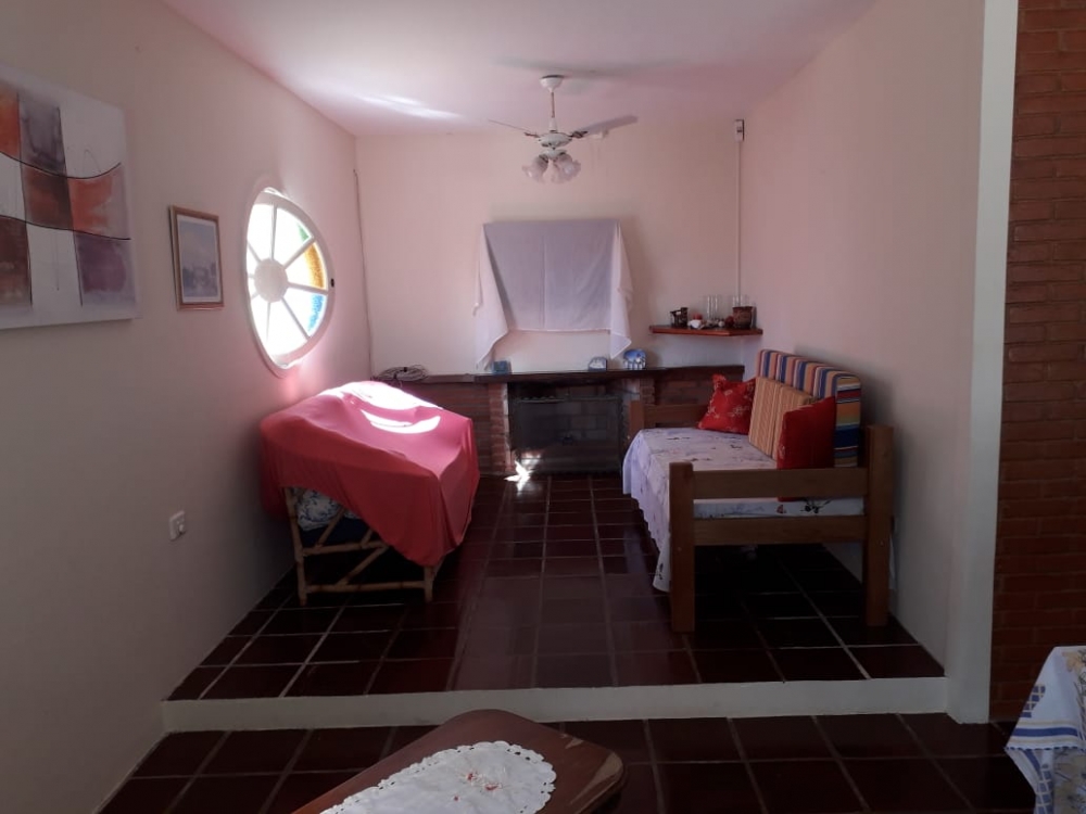 CASA COM 02 TERRENOS, PISCINA